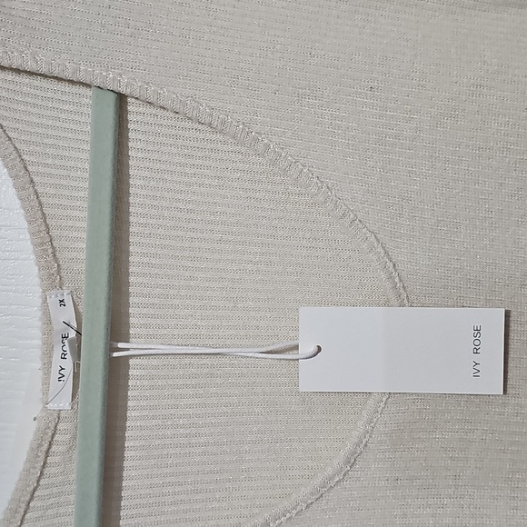 Ivy Rose Top 🌹 - Picture 2 of 4